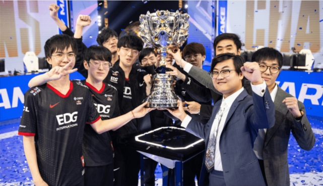 四年前的今天EDG在冰岛夺得S11冠军:目前仍是LPL最后一个S冠
