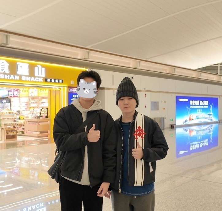 网友晒照：在乌鲁木齐机场偶遇JackeyLove