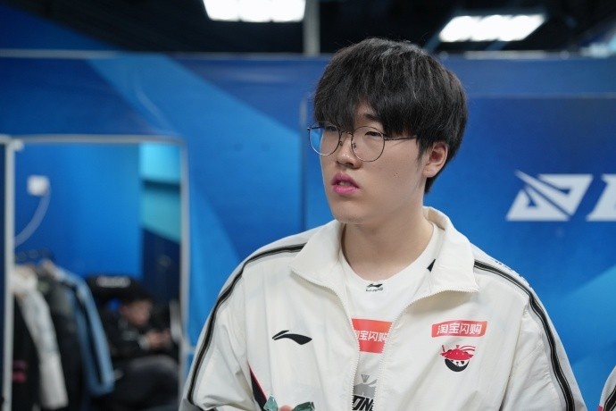 AL发布战胜WBG赛后返图：步履生风