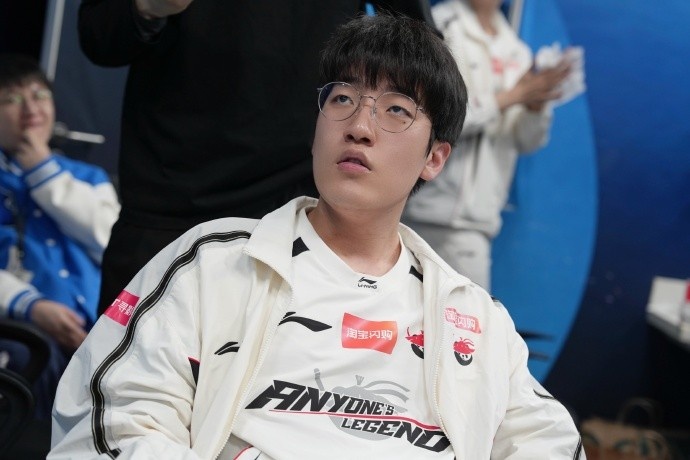 AL发布战胜WBG赛后返图：步履生风