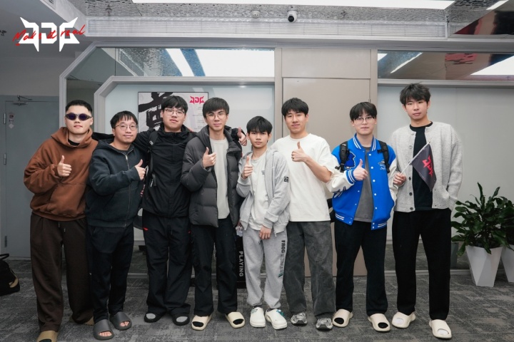 JDG发布先锋赛出征大名单：Tabe带队，首发全员出战