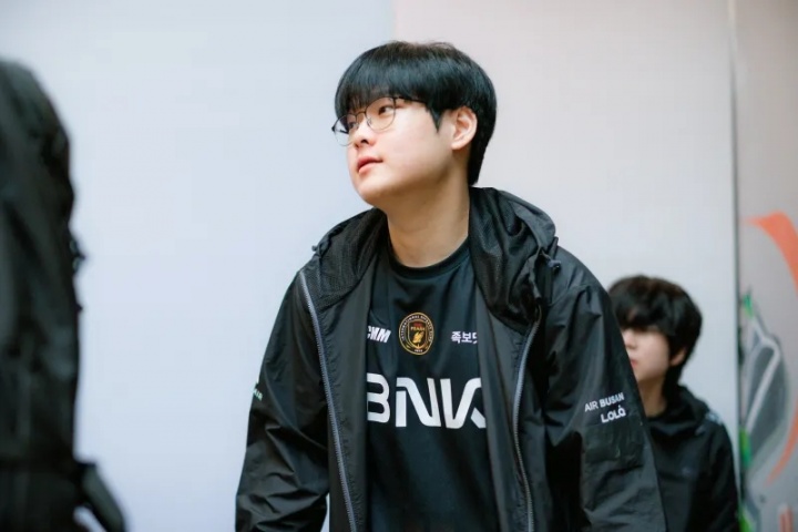 VicLa：输掉本可赢下的比赛很遗憾，先锋赛学到了很多