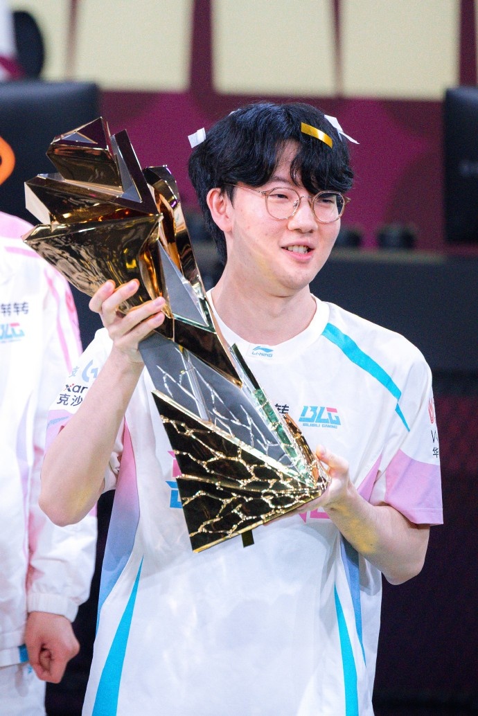 LPL:BLG亮出名为“信念”的剑,向世界宣告LPL正重回先锋