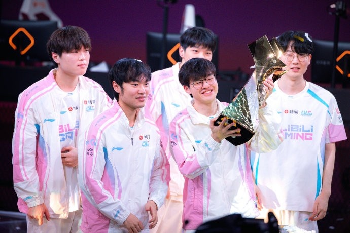 LPL:BLG亮出名为“信念”的剑,向世界宣告LPL正重回先锋