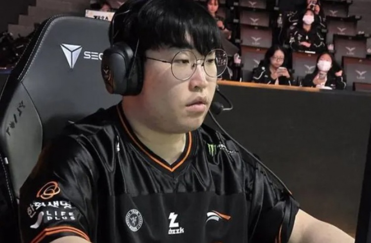 Delight：我们每条路对线都很强，大家年纪差不多处起来就像朋友