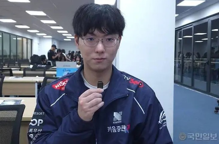 KRX中单Ucal：如果能先手设计团战并做好集火，完全可以战胜HLE
