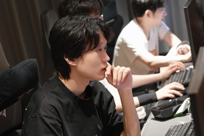 AL分享选手训练返图：认真备战，严阵以待